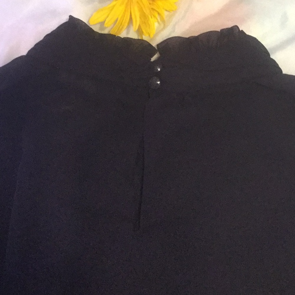 ❌DONATED❌Black Sleeveless Lined Mock Neck Chiffon Top - Picture 5 of 9